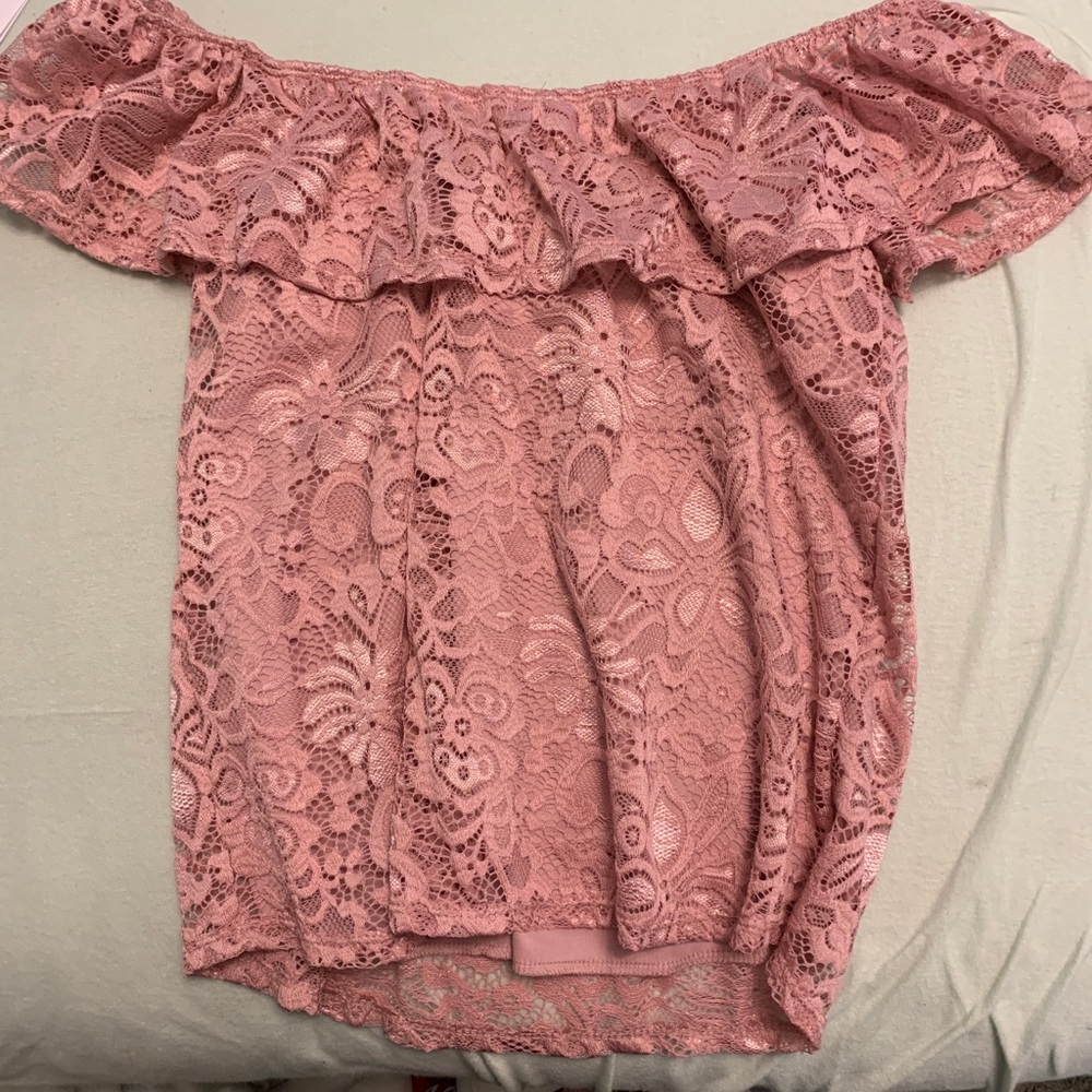 Crop top. Off the shoulder.